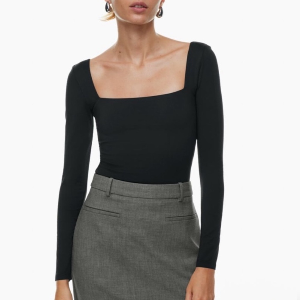 NWT Aritzia Contour Long sleeve Square Neck Black  size M